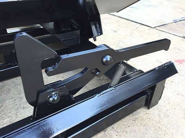 Roura's auto latch handle, showing which components could become loose